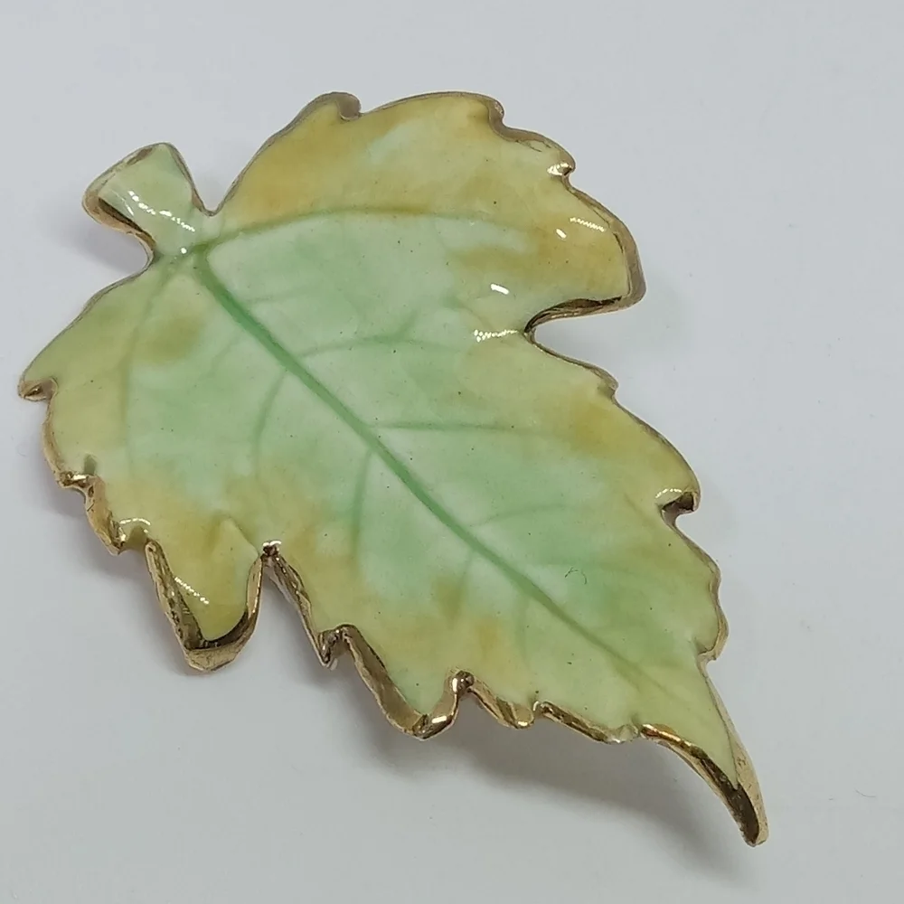 * vintage artisan made ceramic leaves brooch & clip on earrings set
